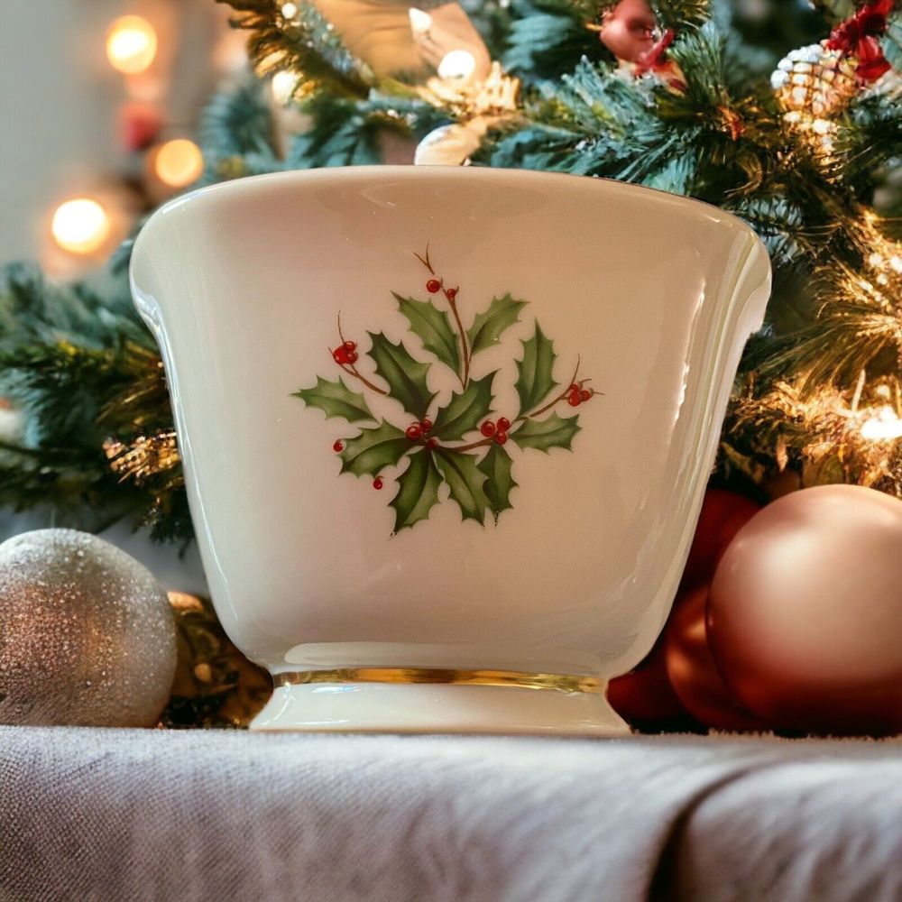 Lenox China Holiday Treat Bowl Footed Christmas Holly Berry 24K Gold Trim NEW